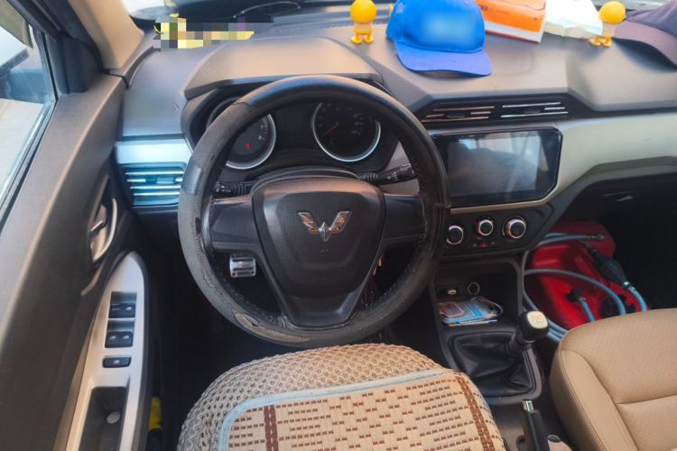Used Wuling Hongguang 2019 1.5L S Comfort Edition China VI LAR Steering Wheel