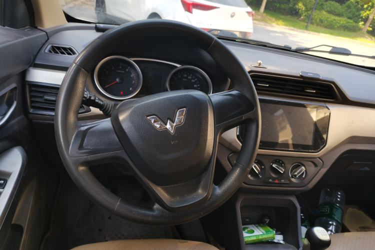 Used Wuling Hongguang 2019 1.5L S Comfort Edition China VI LAR Steering Wheel