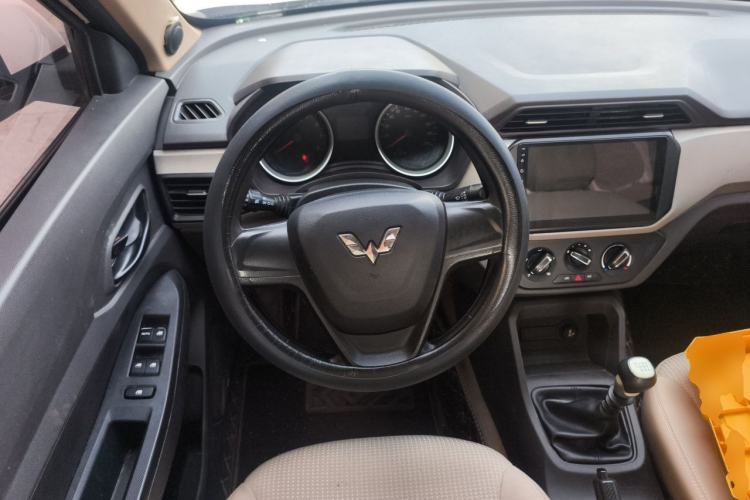 Used Wuling Hongguang 2019 1.5L S Standard Version China VI LAR Steering Wheel