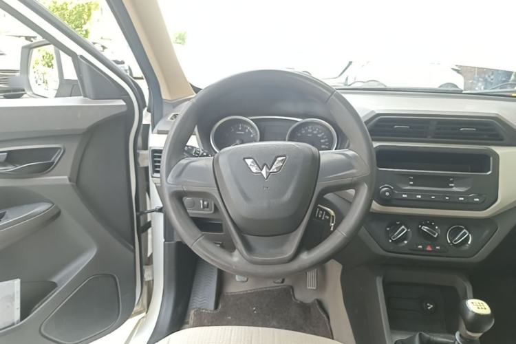 Used Wuling Hongguang 2019 1.5L S Standard Version China VI LAR Steering Wheel