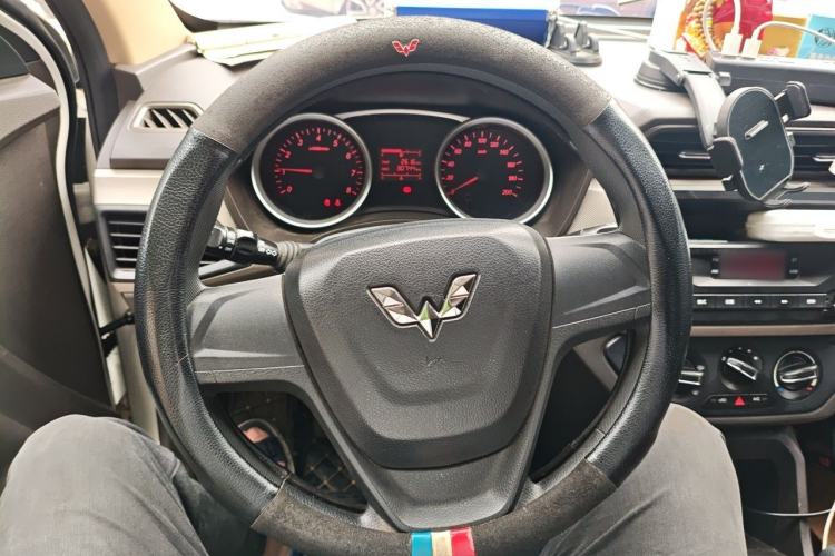 Used Wuling Hongguang 2019 1.5L S Standard Version China VI LAR Steering Wheel