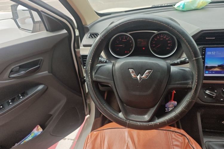 Used Wuling Hongguang 2019 1.5L S Standard Version China VI LAR Steering Wheel