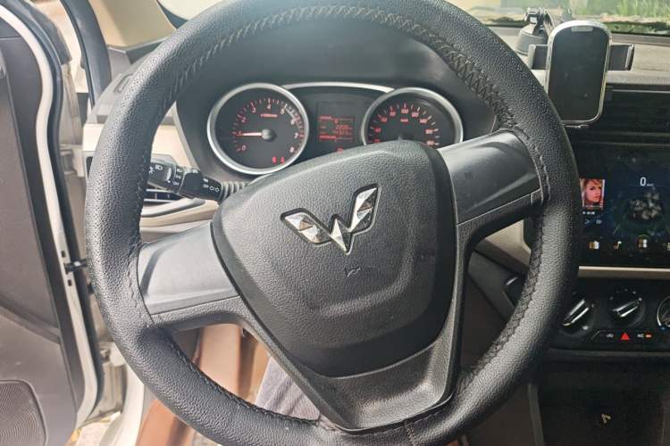 Used Wuling Hongguang 2019 1.5L S Standard Version China VI LAR Steering Wheel