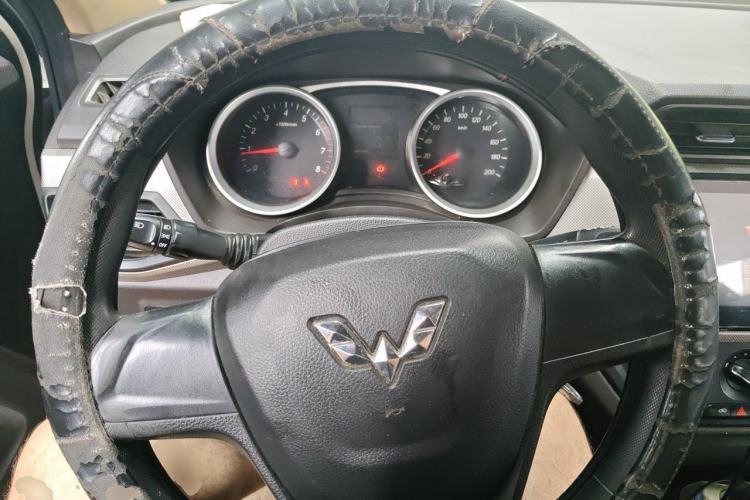 Used Wuling Hongguang 2019 1.5L S Comfort Edition China VI LAR Steering Wheel