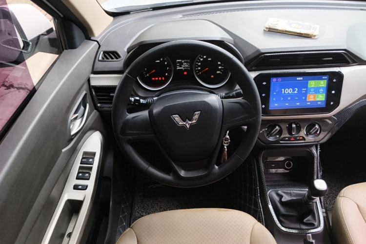 Used Wuling Hongguang 2019 1.5L S Comfort Edition China VI LAR Steering Wheel