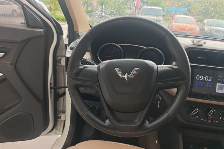 Used Wuling Hongguang 2019 1.5L S Comfort Edition China VI LAR Steering Wheel