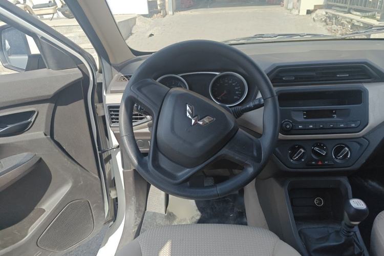 Used Wuling Hongguang 2019 1.5L S Standard Version China VI LAR Steering Wheel