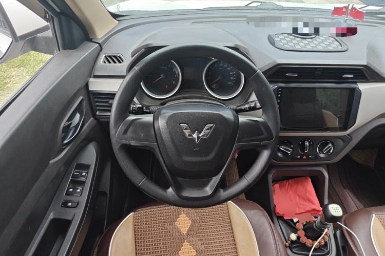 Used Wuling Hongguang 2019 1.5L S Standard Version China VI LAR Steering Wheel