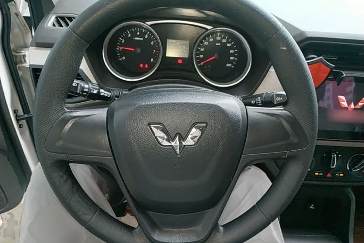 Used Wuling Hongguang 2019 1.5L S Comfort Edition China VI LAR Steering Wheel