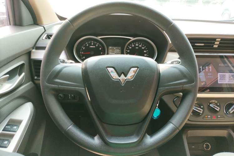 Used Wuling Hongguang 2019 1.5L S Comfort Edition China VI LAR Steering Wheel