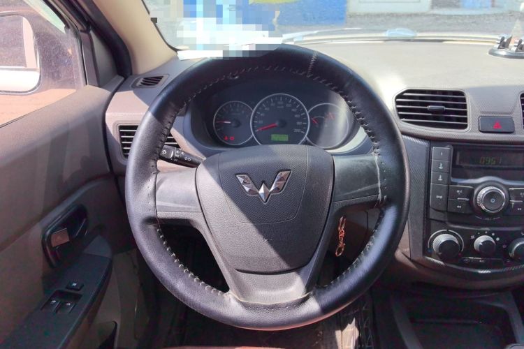Used Wuling Hongguang 2019 1.5L S Base Version L2B Steering Wheel