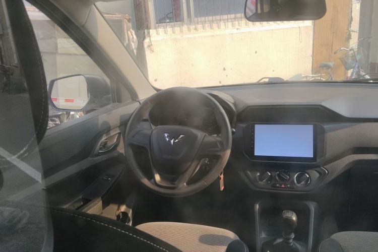 Used Wuling Hongguang 2019 1.5L S Basic Window-Sealed Vehicle China VI LAR Steering Wheel