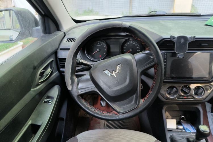 Used Wuling Hongguang 2019 1.5L S Basic Version China VI Standard LAR Steering Wheel