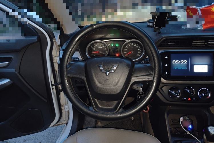 Used Wuling Hongguang 2019 1.5L S Comfort Edition China VI LAR Steering Wheel