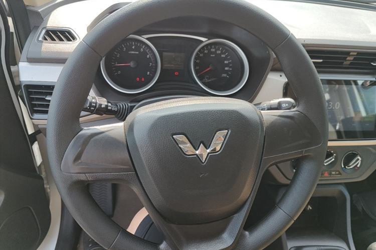 Used Wuling Hongguang 2019 1.5L S Comfort Edition China VI LAR Steering Wheel