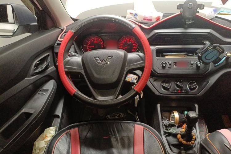 Used Wuling Hongguang 2019 1.5L S Basic Version China VI Standard LAR Steering Wheel