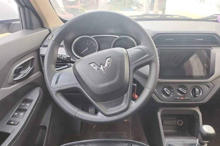 Used Wuling Hongguang 2019 1.5L S Standard Version China VI LAR Steering Wheel
