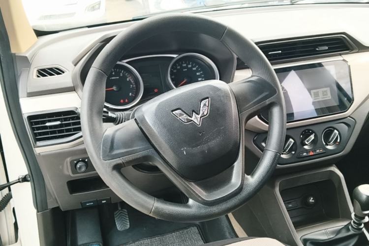 Used Wuling Hongguang 2019 1.5L S Comfort Edition China VI LAR Steering Wheel