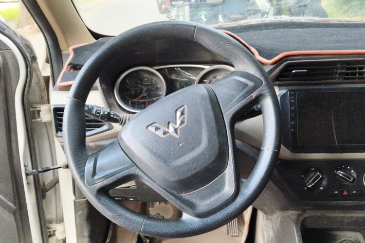Used Wuling Hongguang 2019 1.5L S Standard Version China VI LAR Steering Wheel