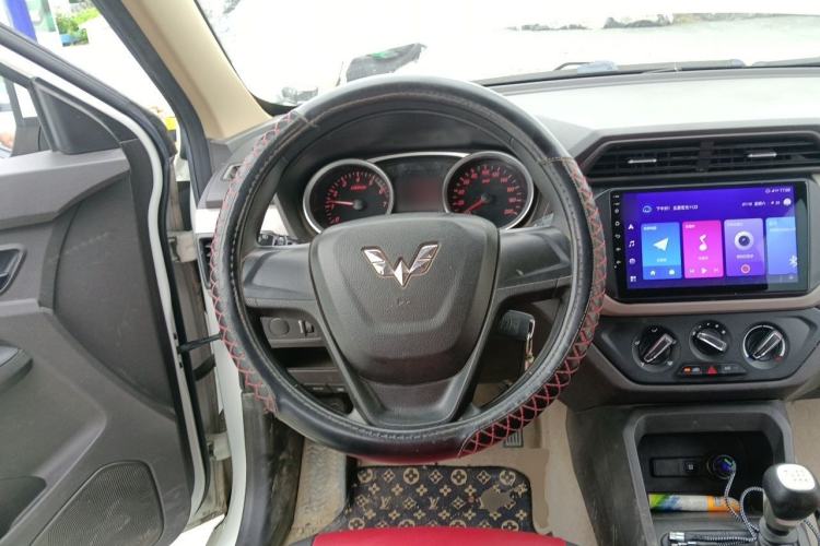 Used Wuling Hongguang 2019 1.5L S Standard Version China VI LAR Steering Wheel