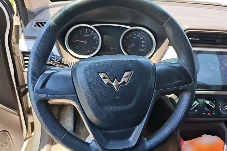 Used Wuling Hongguang 2019 1.5L S Comfort Edition China VI LAR Steering Wheel