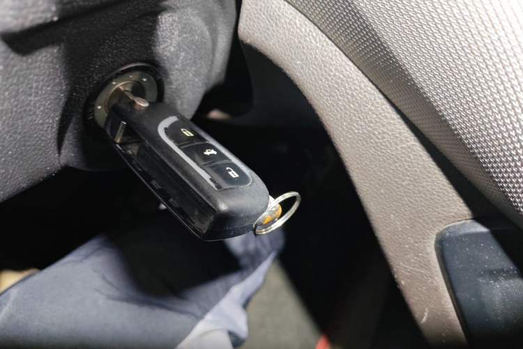 Used Wuling Hongguang 2019 1.5L S Comfort Edition China VI LAR Vehicle Key