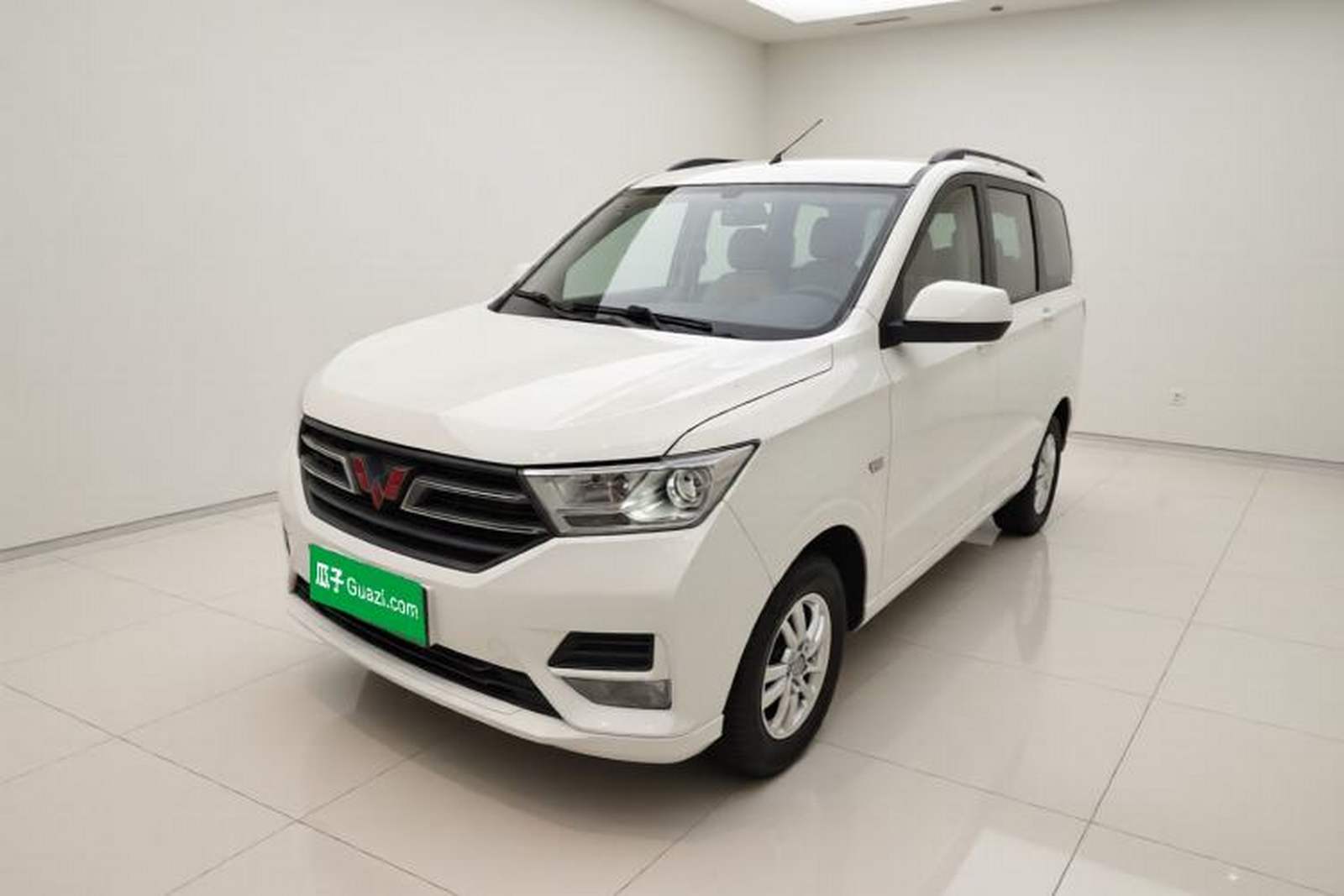 Фото Wuling с площадки