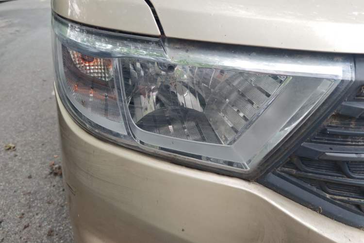 Used Wuling Hongguang 2019 1.5L S Basic Window-Sealed Vehicle China VI LAR Right Front Headlight