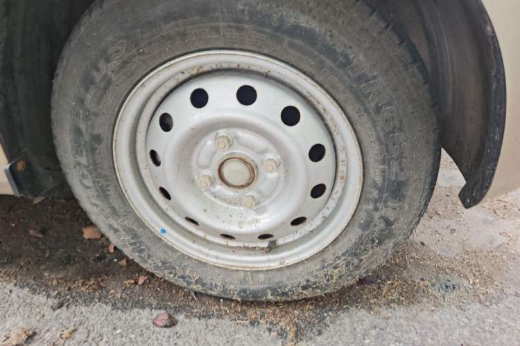 Used Wuling Hongguang 2019 1.5L S Basic Window-Sealed Vehicle China VI LAR Right Front Wheel Hub