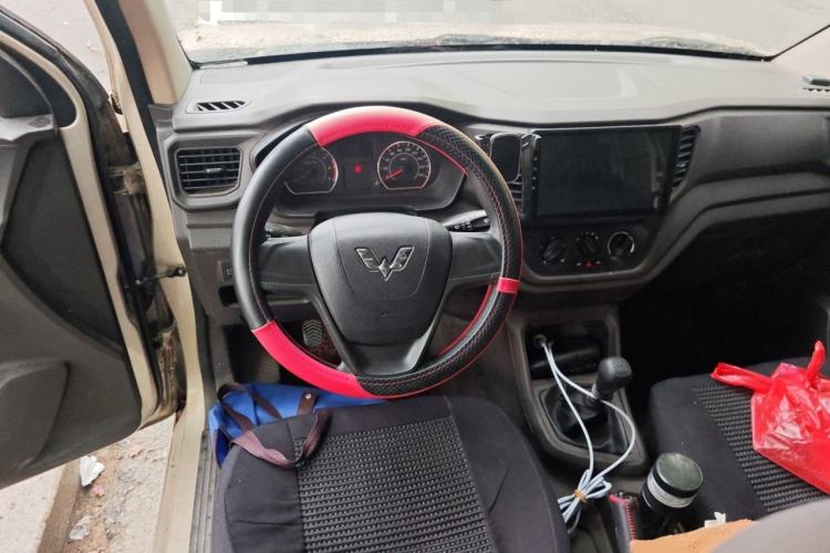 Used Wuling Hongguang 2019 1.5L S Basic Window-Sealed Vehicle China VI LAR Steering Wheel