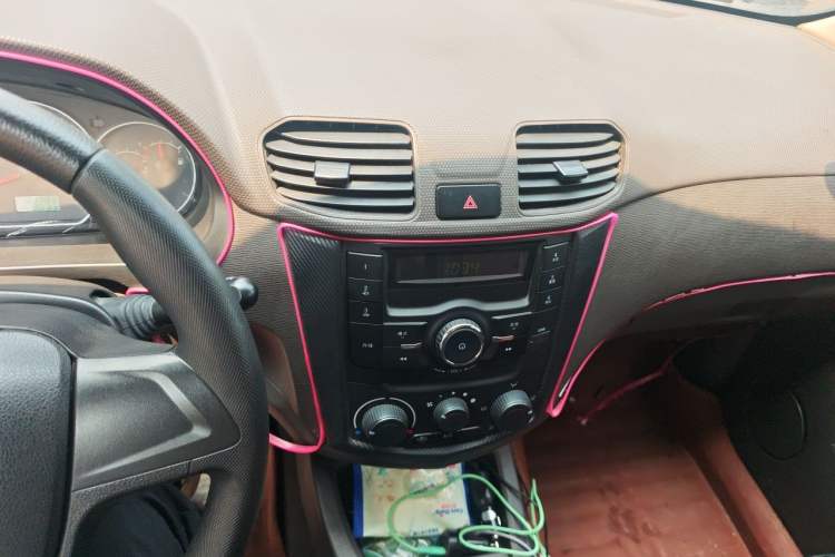 Used Wuling Hongguang 2020 1.2L S Base Model China VI LSI Audio And AC Panel
