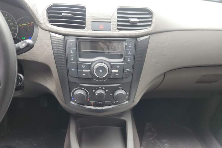 Used Wuling Hongguang 2020 1.2L S Base Model China VI LSI Audio And AC Panel