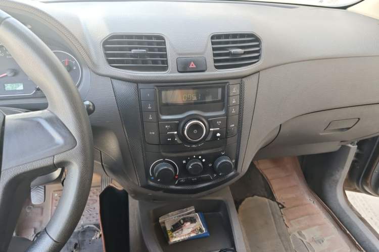 Used Wuling Hongguang 2020 1.2L S Base Model China VI LSI Audio And AC Panel