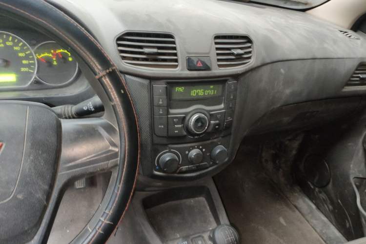Used Wuling Hongguang 2020 1.2L S Base Model China VI LSI Audio And AC Panel
