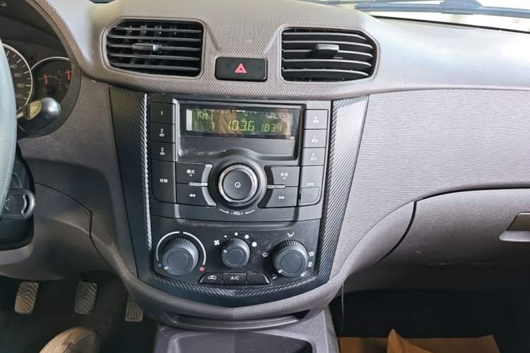 Used Wuling Hongguang 2020 1.2L S Base Model China VI LSI Audio And AC Panel