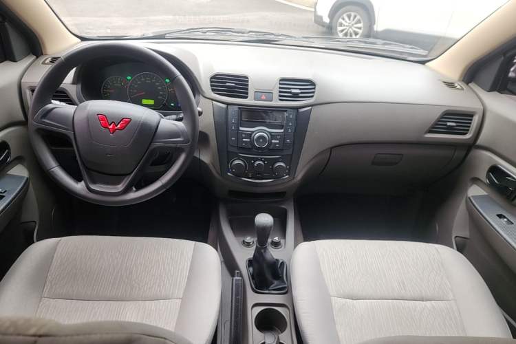 Used Wuling Hongguang 2020 1.2L S Base Model China VI LSI Center Console