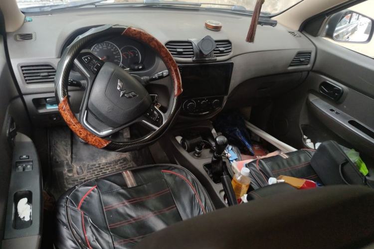 Used Wuling Hongguang 2020 1.2L S Base Model China VI LSI Center Console