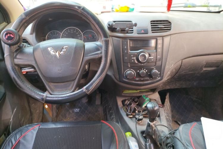 Used Wuling Hongguang 2020 1.2L S Base Model China VI LSI Center Console