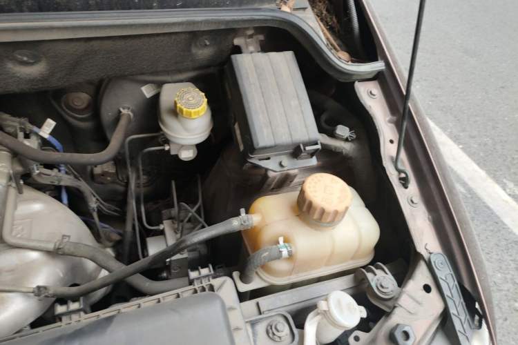 Used Wuling Hongguang 2020 1.2L S Base Model China VI LSI Engine Bay Left