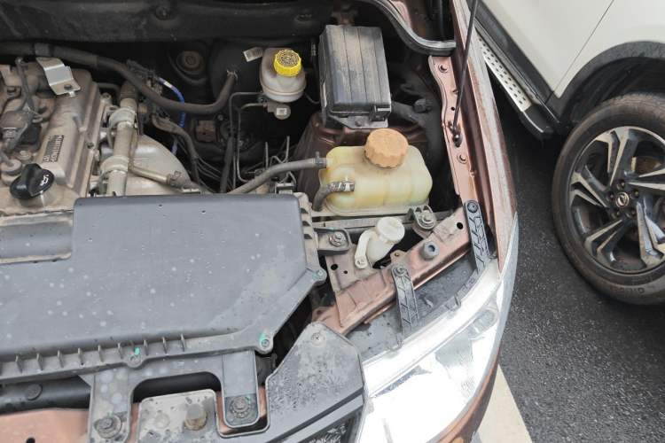 Used Wuling Hongguang 2020 1.2L S Base Model China VI LSI Engine Bay Left