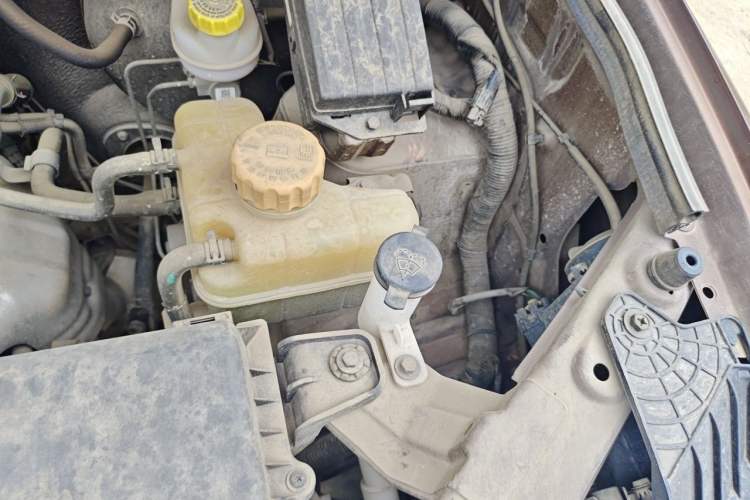 Used Wuling Hongguang 2020 1.2L S Base Model China VI LSI Engine Bay Left