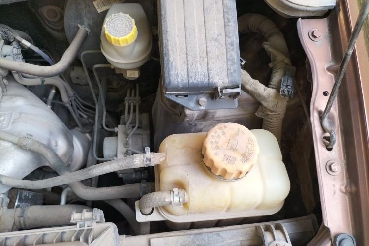 Used Wuling Hongguang 2020 1.2L S Base Model China VI LSI Engine Bay Left