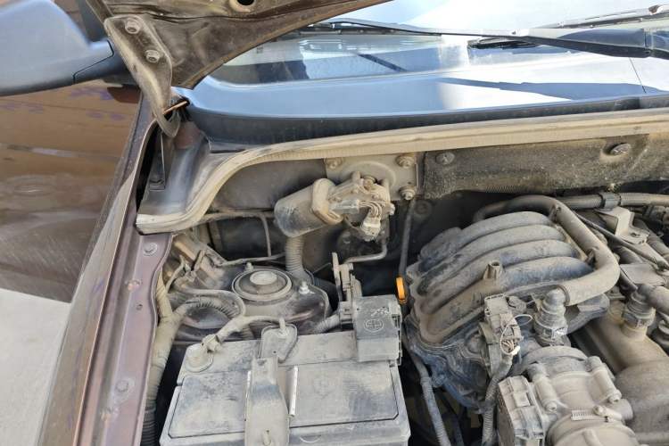 Used Wuling Hongguang 2020 1.2L S Base Model China VI LSI Engine Bay Right