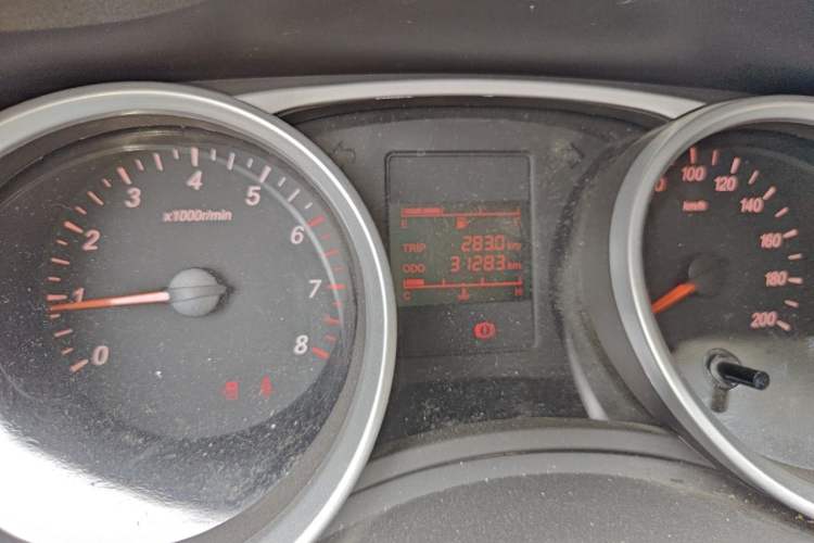 Used Wuling Hongguang 2020 1.2L S Base Model China VI LSI Odometer Close Up