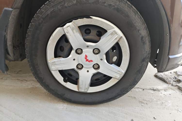 Used Wuling Hongguang 2020 1.2L S Base Model China VI LSI Right Front Wheel Hub