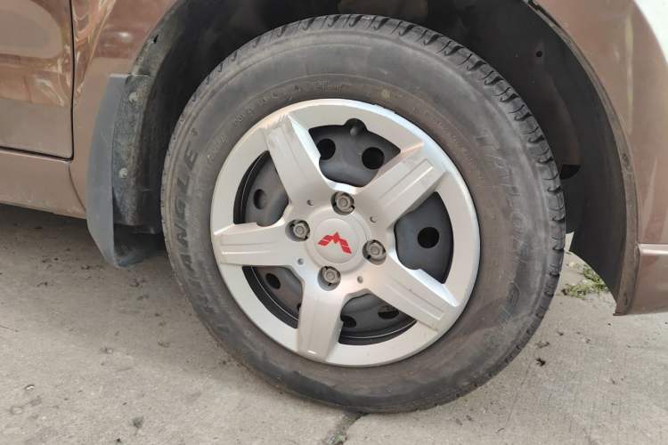 Used Wuling Hongguang 2020 1.2L S Base Model China VI LSI Right Front Wheel Hub
