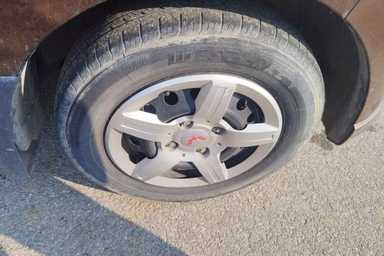 Used Wuling Hongguang 2020 1.2L S Base Model China VI LSI Right Front Wheel Hub