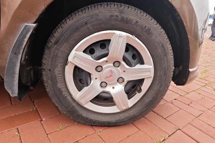 Used Wuling Hongguang 2020 1.2L S Base Model China VI LSI Right Front Wheel Hub