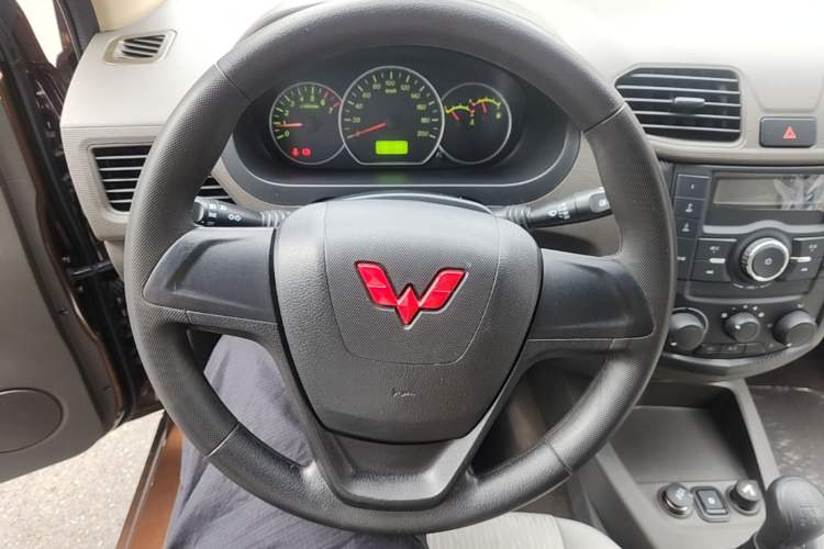 Used Wuling Hongguang 2020 1.2L S Base Model China VI LSI Steering Wheel