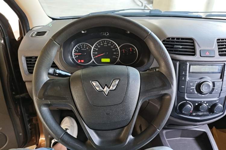 Used Wuling Hongguang 2020 1.2L S Base Model China VI LSI Steering Wheel